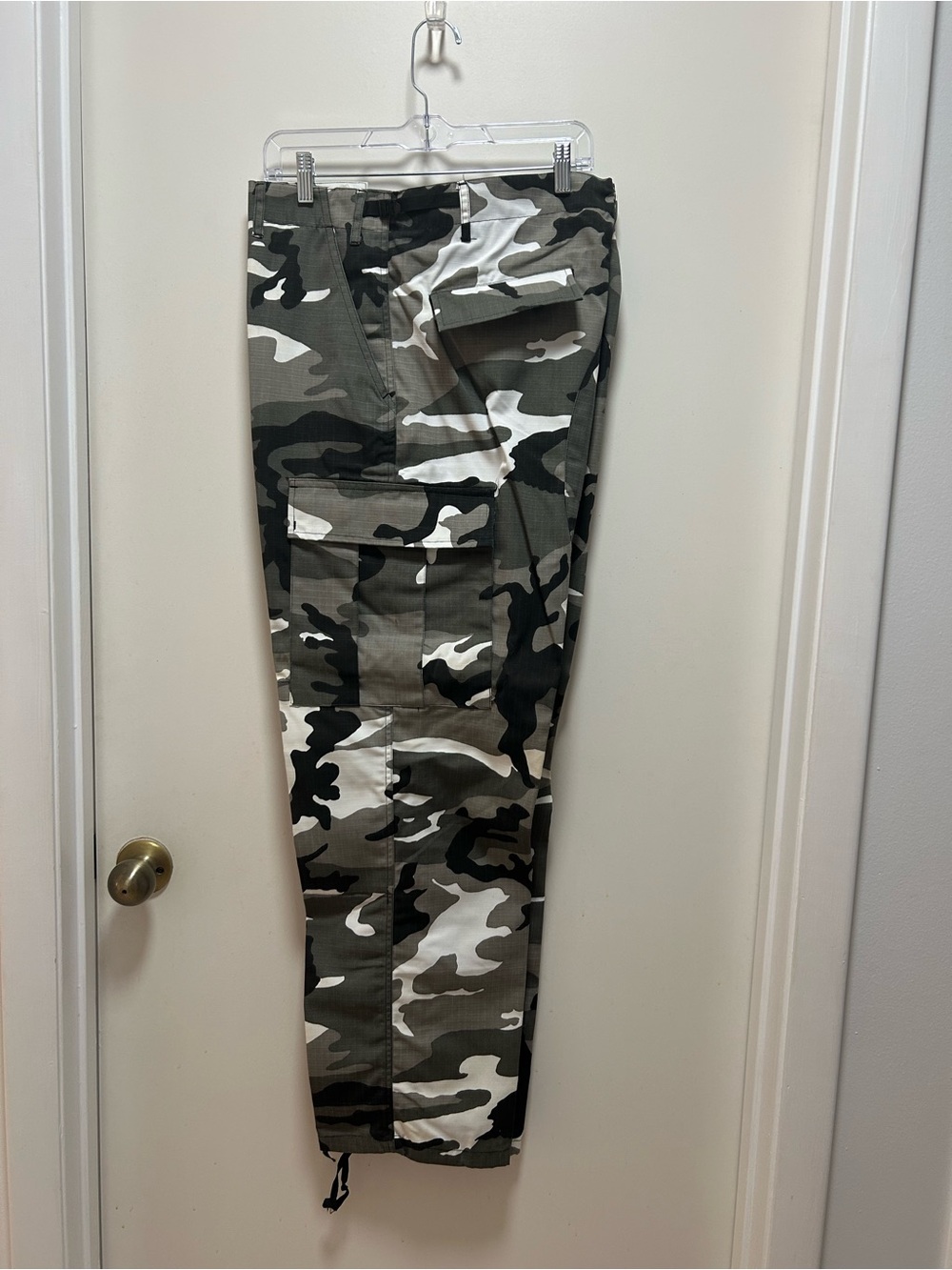 C.O.R.P. Inc. NWOT Men's Camouflage BDU Cargo Pants - Green/Black/White